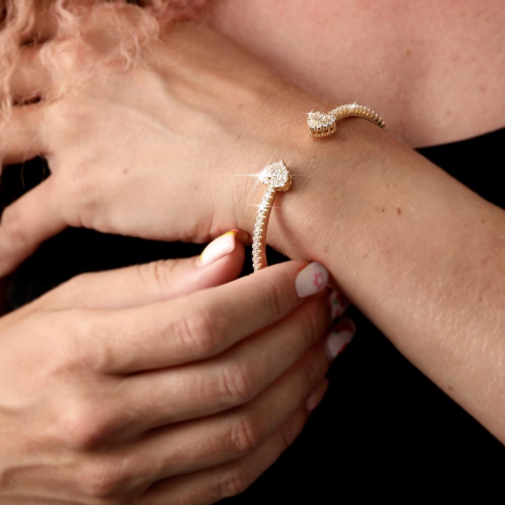 DiamonFlash® Baguette Heart Bangle